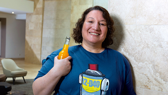 A woman in a T-shirt with a soft drink in her hand