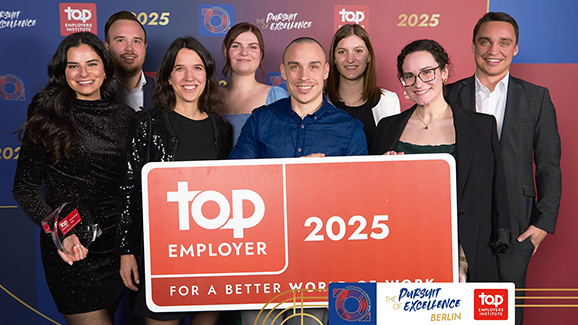 Group of people at the ‘Top Employer’ award ceremony